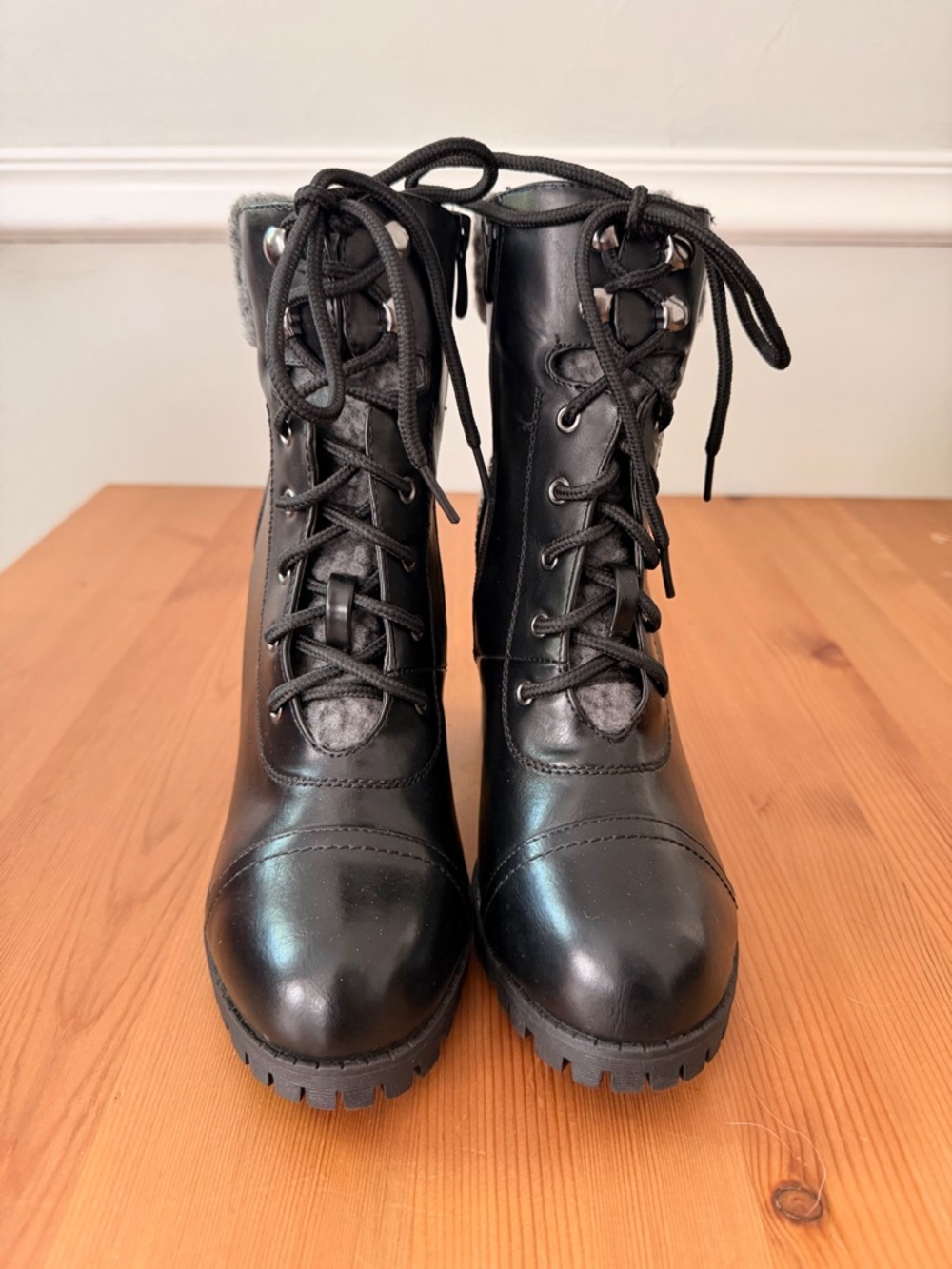Dream Pairs Black Lace Up Combat Heel Boots Faux Fur Trim Size 8.5